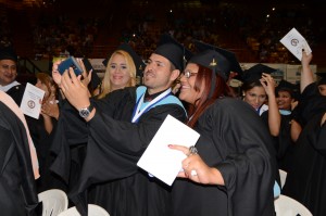 Pioneros reciben su grado con alegría  y regocijo.